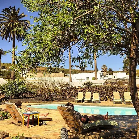 Casa Lola Y Juan, Estudio Haria