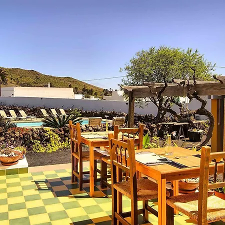 Villa Casa Lola Y Juan, Estudio Haria